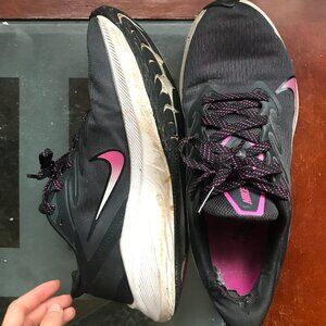 Well Worn Women's Size 7 Running Shoes